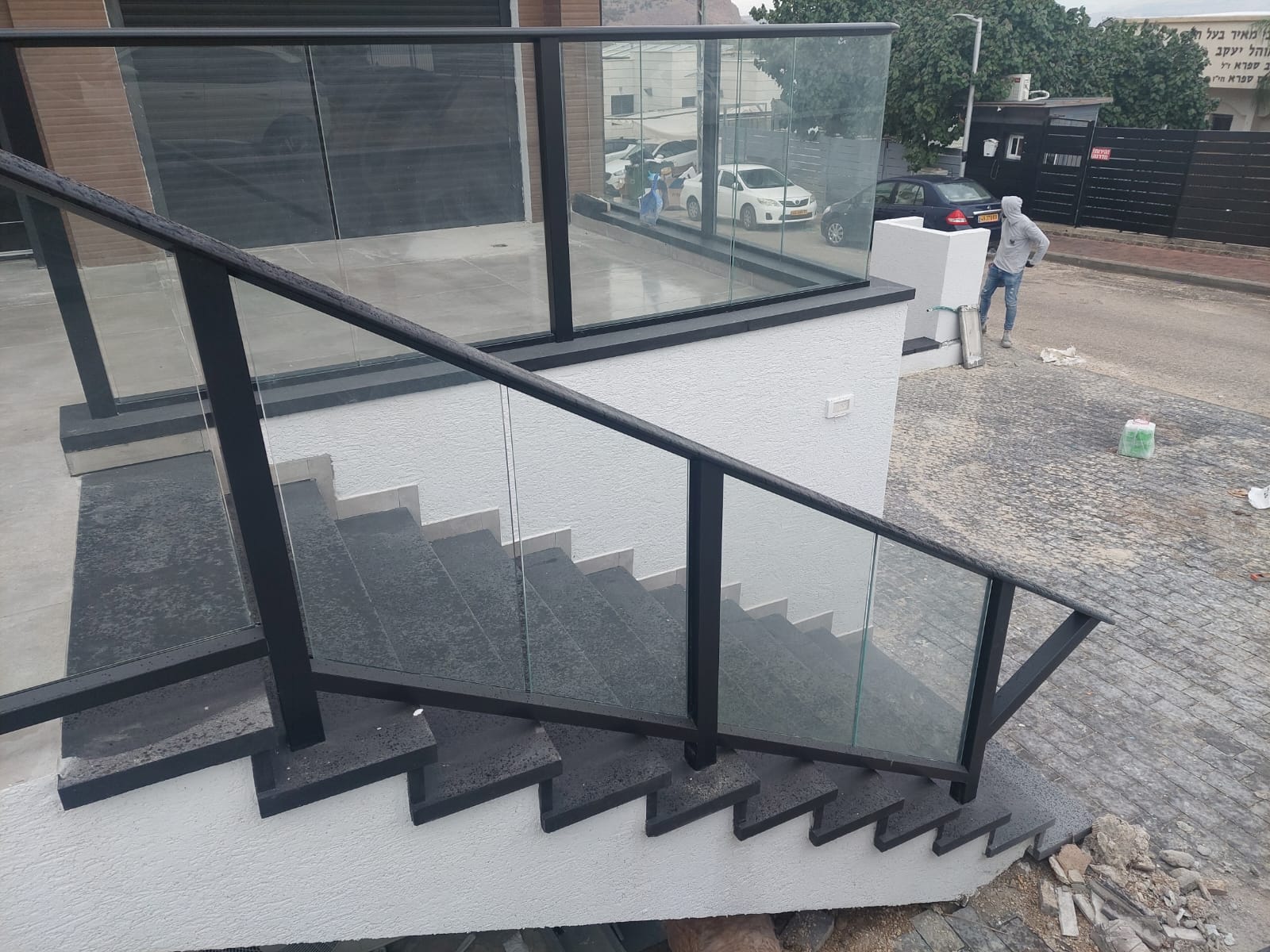 מעקה אלומיניום דגם 2000 לפודסט ישר ולמדרגות